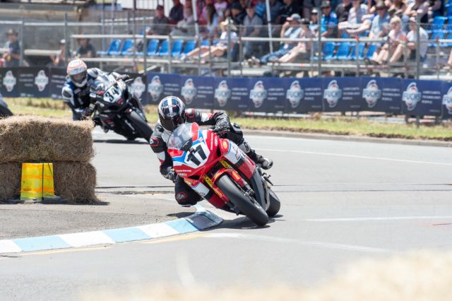 Tony Rees on his way to victory at Whanganui. 1m. Craig Dawson photoA10_...