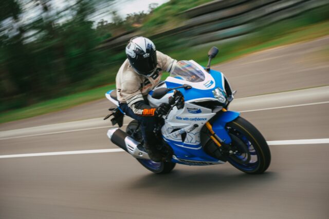 Bendix livery sportsbike checking brake pads and fixing spongy brake lever