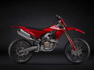 05-MY26_DESMO450_MX_STUDIO-_9__UC775633_Low Ducati DESMO450