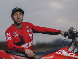 09-MY26_DESMO450_MX_APPAREL_HERO-_6__UC775635_Low Ducati DESMO450 Toni Cairolli
