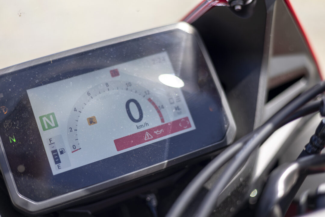2025 Honda CBR650R E-Clutch new TFT dash