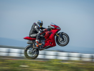 Ducati Panigale V2, Panigale V2S review test