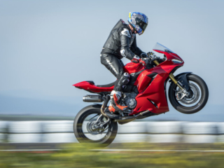 Ducati Panigale V2, Panigale V2S review test