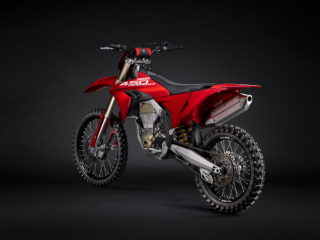 MY26_DESMO450_MX_STUDIO-_18__UC775570_Low Ducati DESMO450