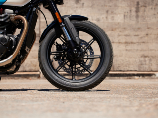 OE_SpeedTwin900_MY25_000095_JP 2025 Triumph Speed Twin 900 review brakes