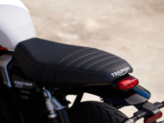 OE_SpeedTwin900_MY25_000388_JP 2025 Triumph Speed Twin 900 review saddle