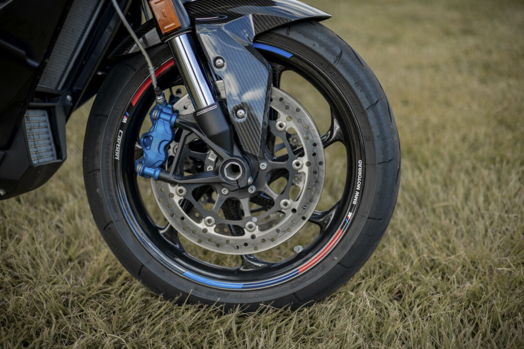 BMW M1000XR brakes and carbon wheel
