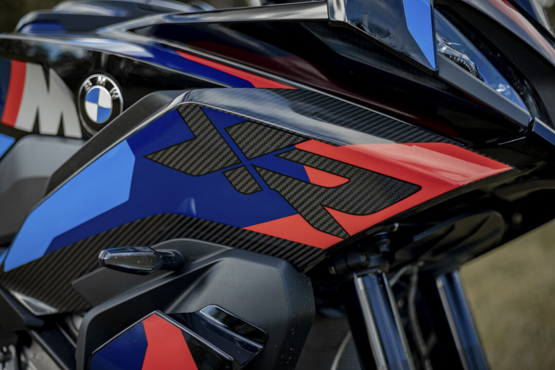 BMW M1000XR carbon