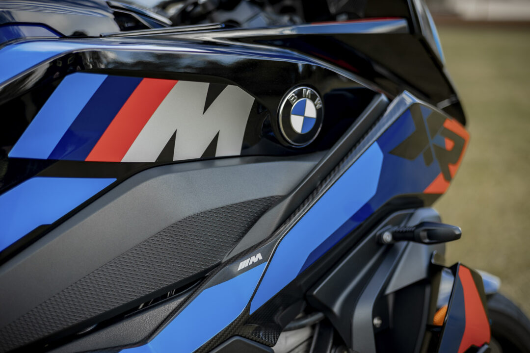 BMW M1000XR review badge