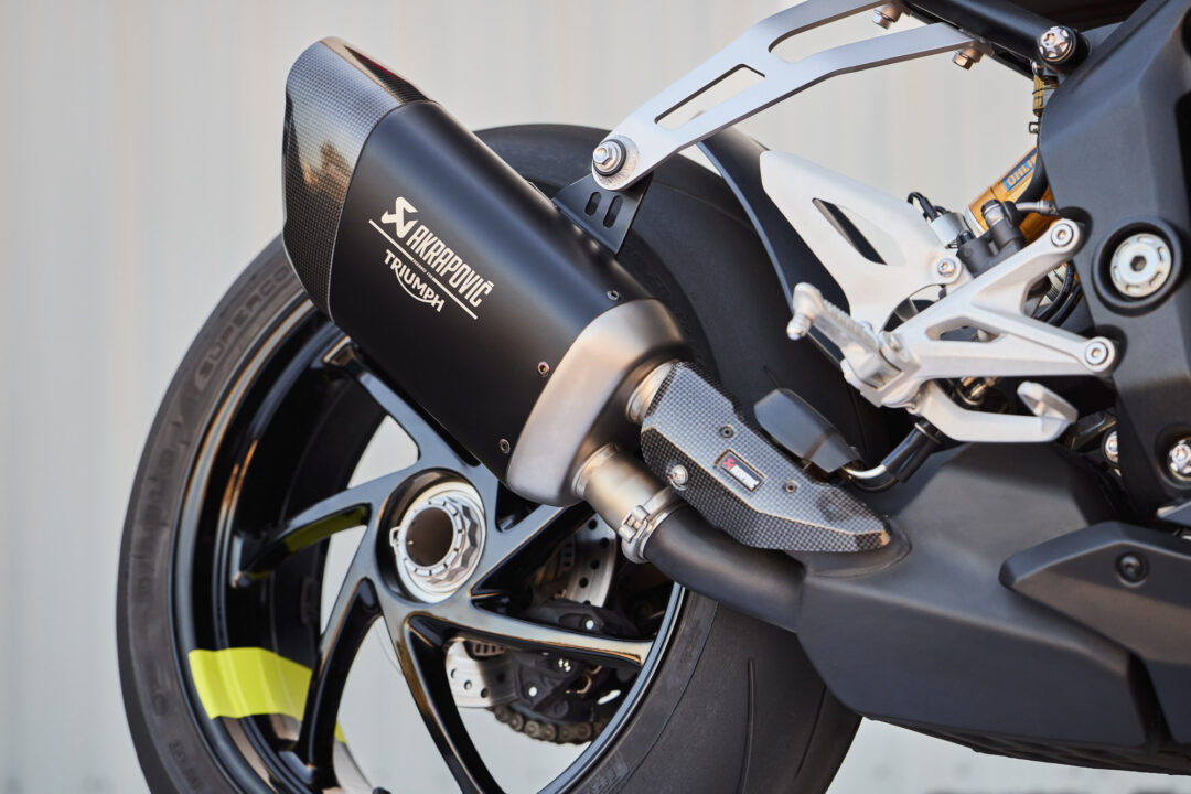 Triumph Speed Triple 1200RX akrapovic exhaust