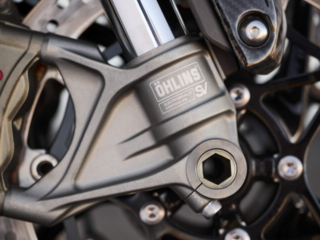 Triumph Speed Triple 1200RX ohlins forks electronically controlled