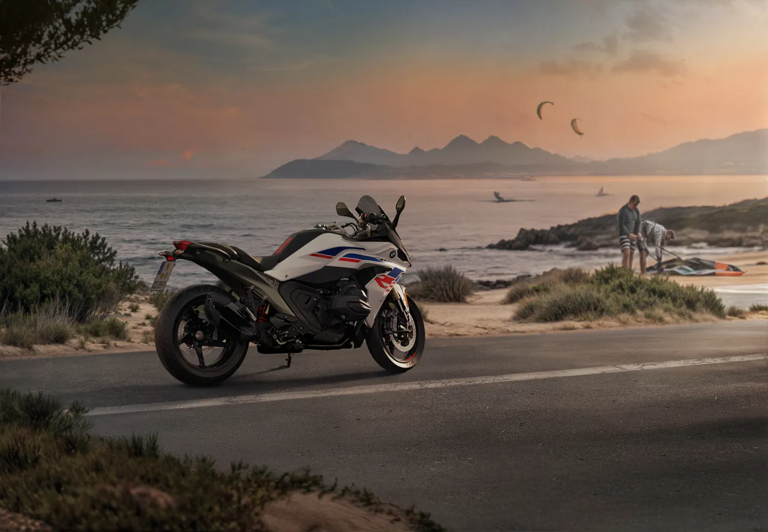 BMW R1300 RS and R1300 RT