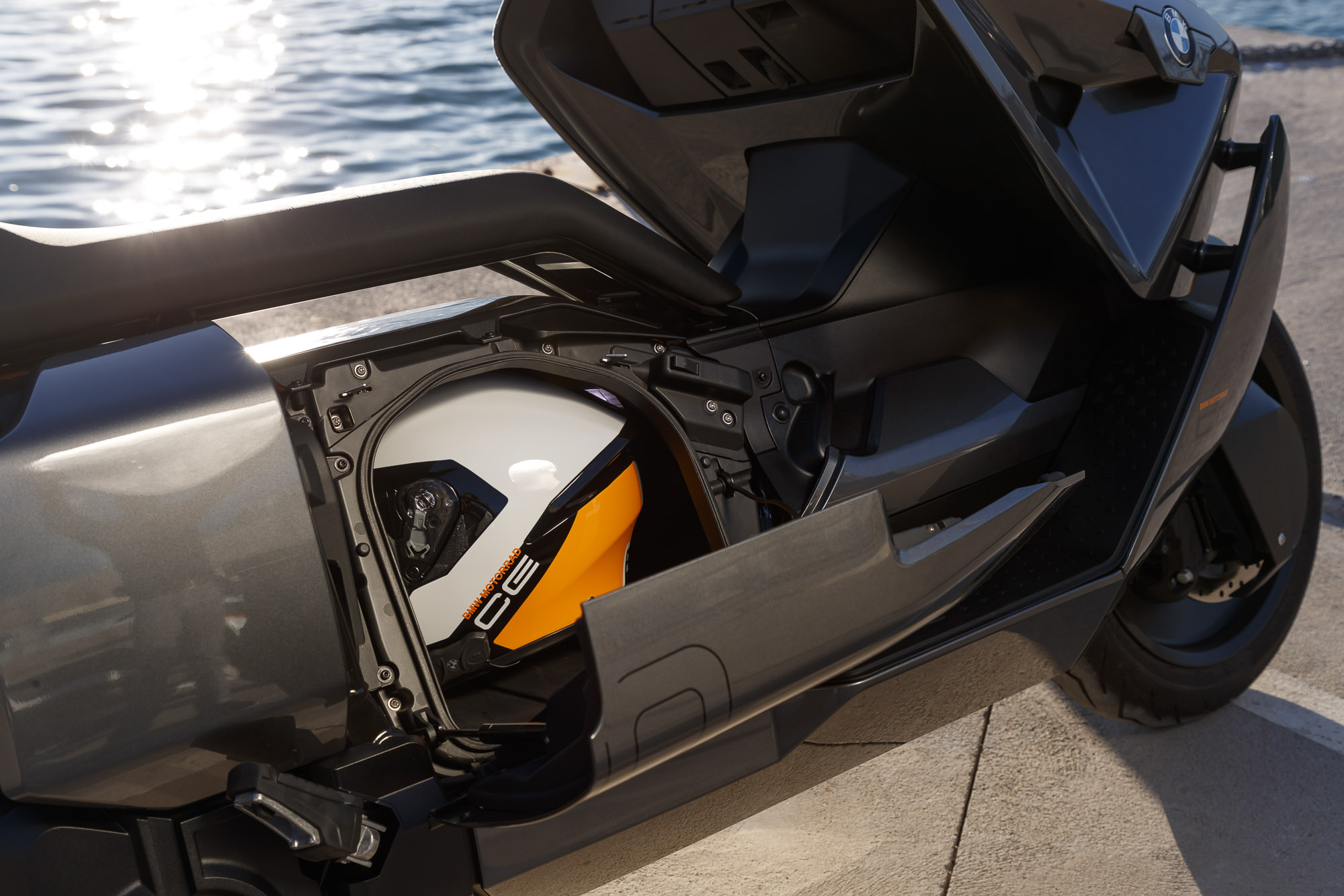 BMW CE 04