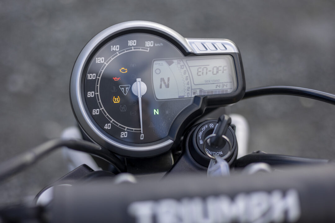 Triumph Scrambler 400X dash