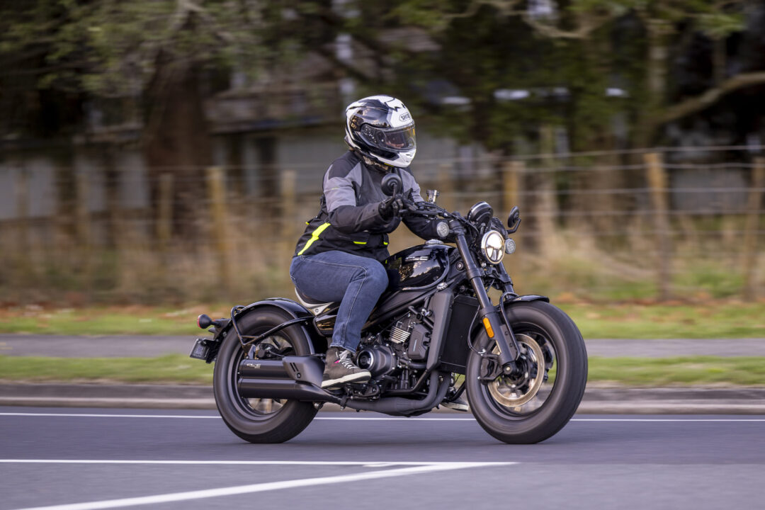 CFMOTO CL-C Bobber action Shoei helmet IXON jacket