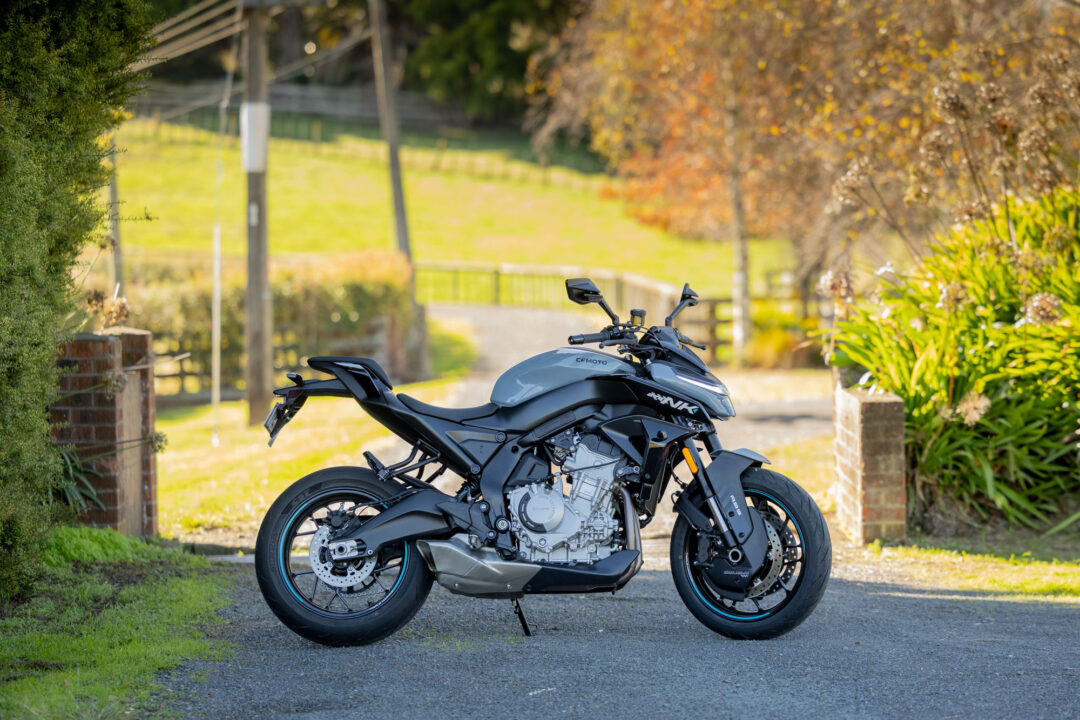 CFMOTO 675NK static