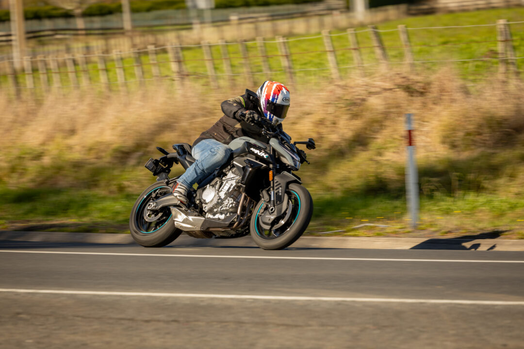 CFMOTO 675NK action road corner