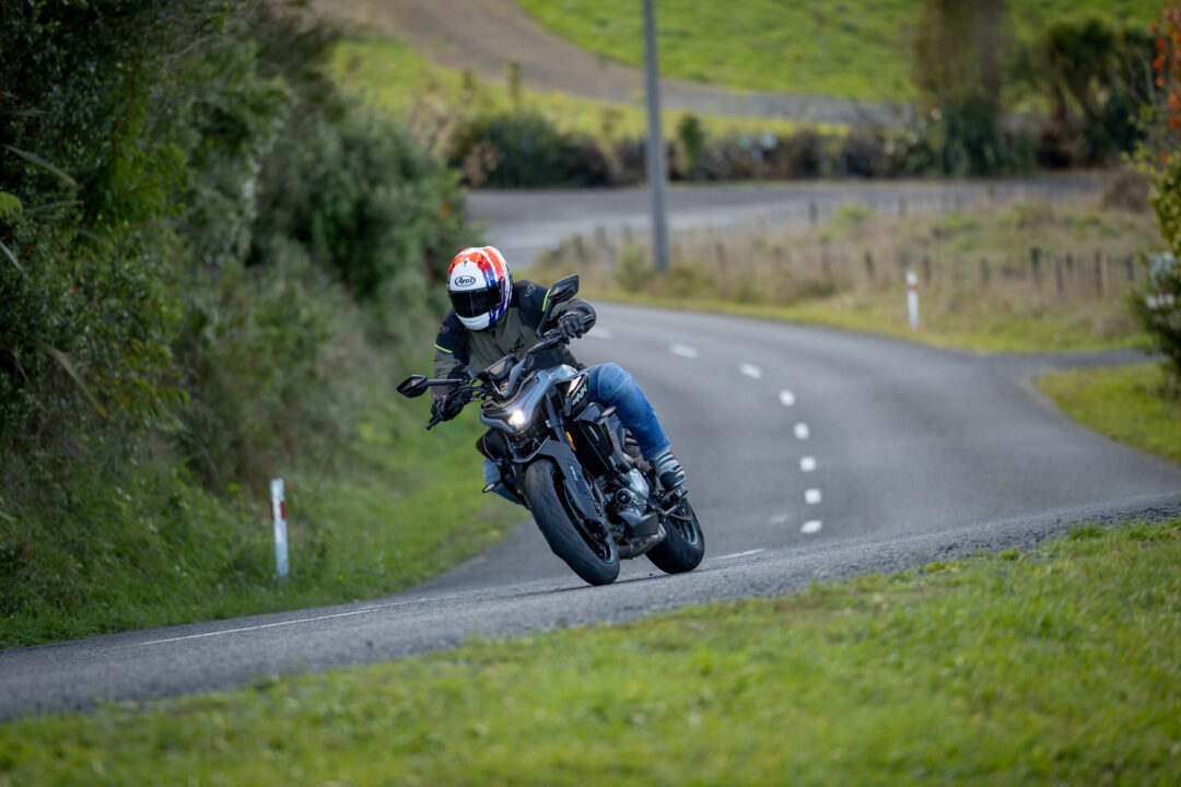 CFMOTO 675NK action road corner