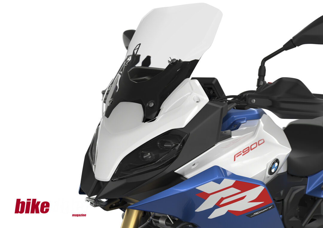 BMW F900XR adjustable windscreen on 2025 model.