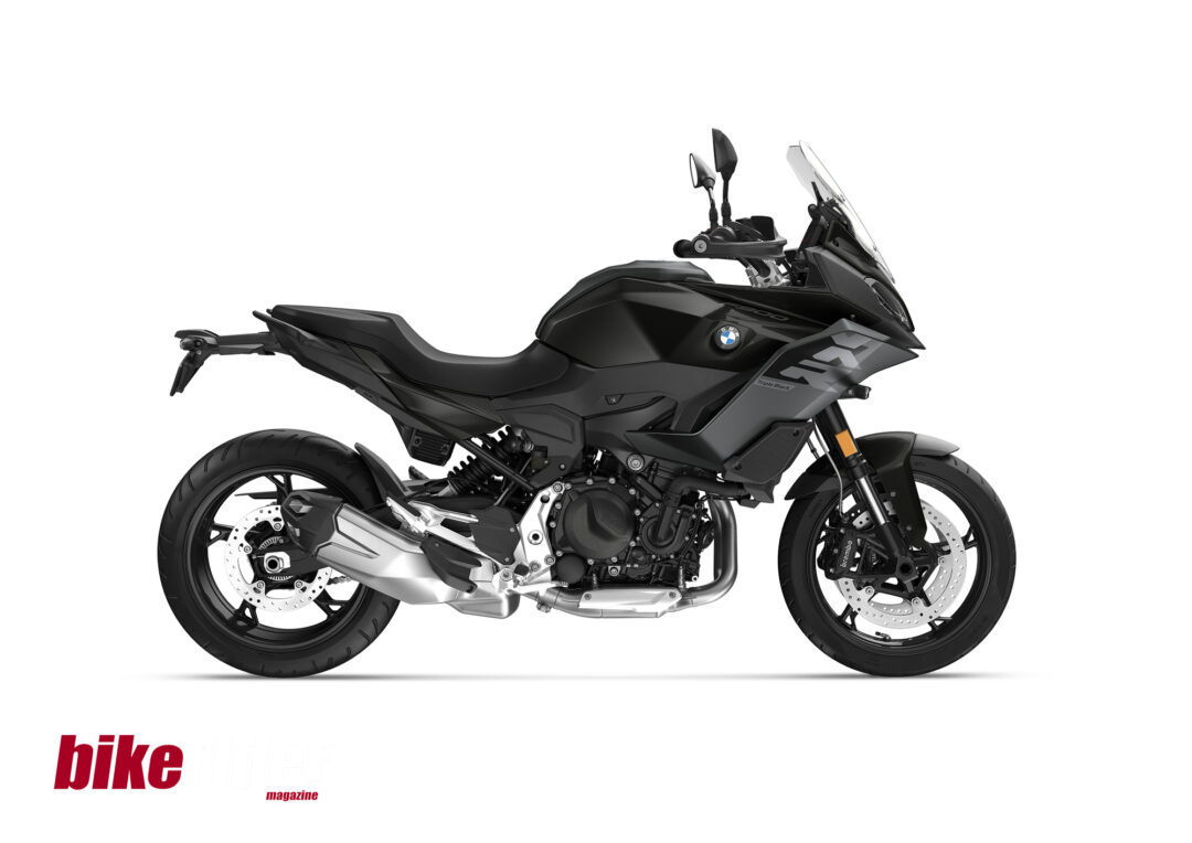 BMW F900XR 2025 model in black color combination with taller windscreen.