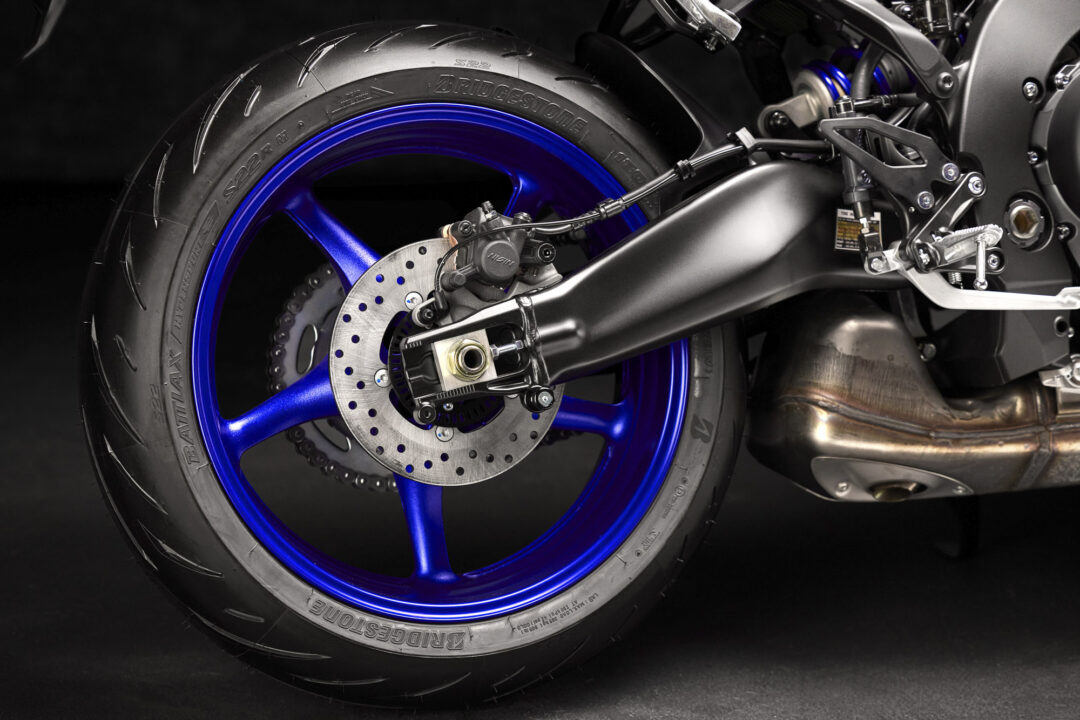 2025_Yamaha_YZF-R9 swingarm