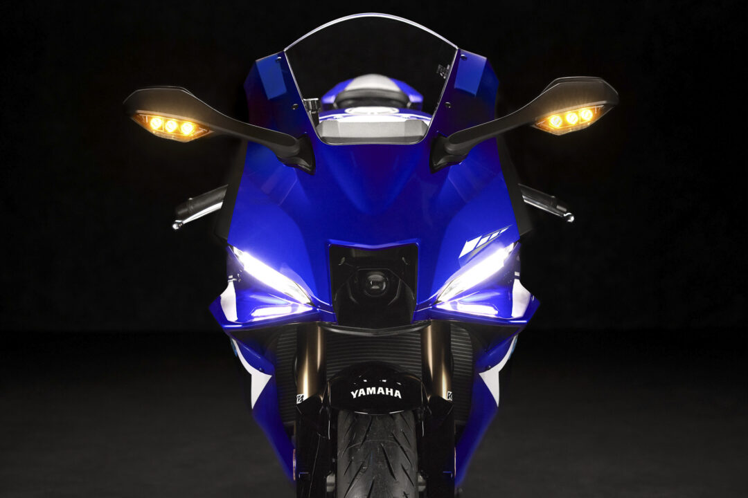 2025_Yamaha_YZF-R9 blue front