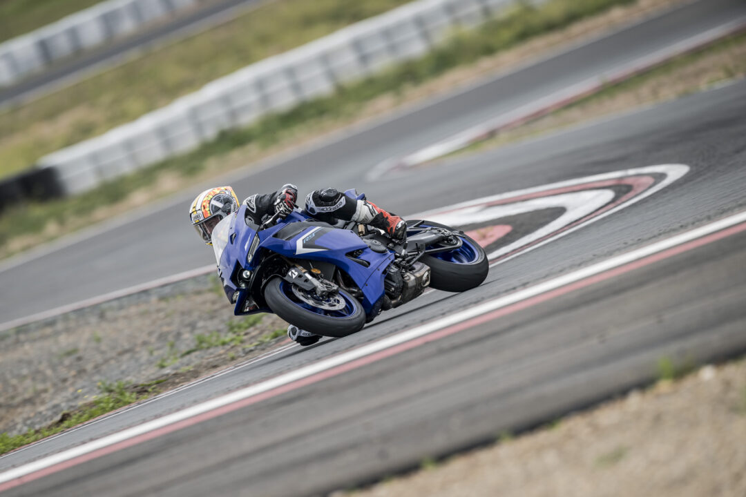 2025_Yamaha_YZF-R9 track action