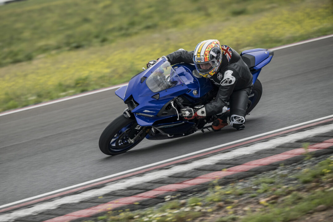 2025_Yamaha_YZF-R9 track action