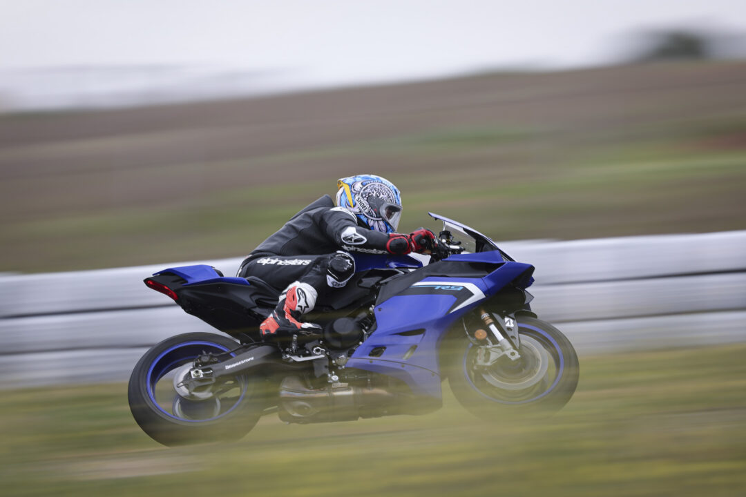2025_Yamaha_YZF-R9 track action