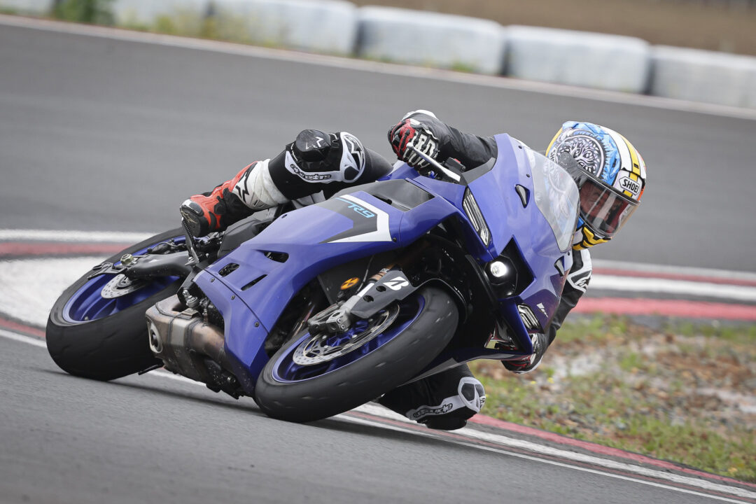 2025_Yamaha_YZF-R9 track action