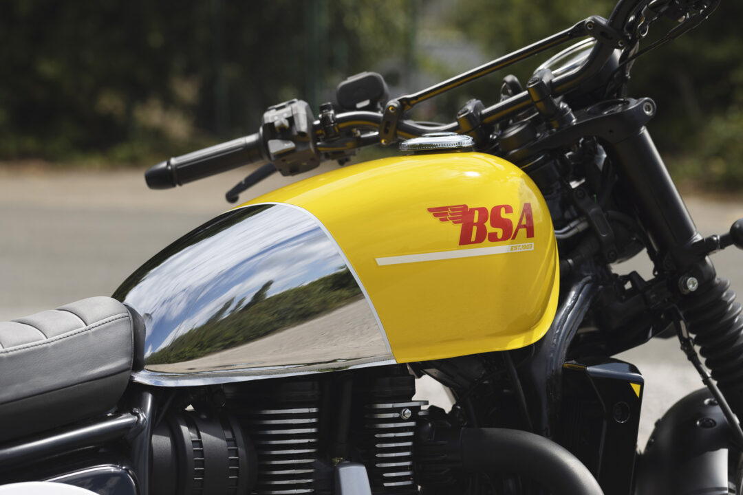 BSA_Scrambler_650 tank