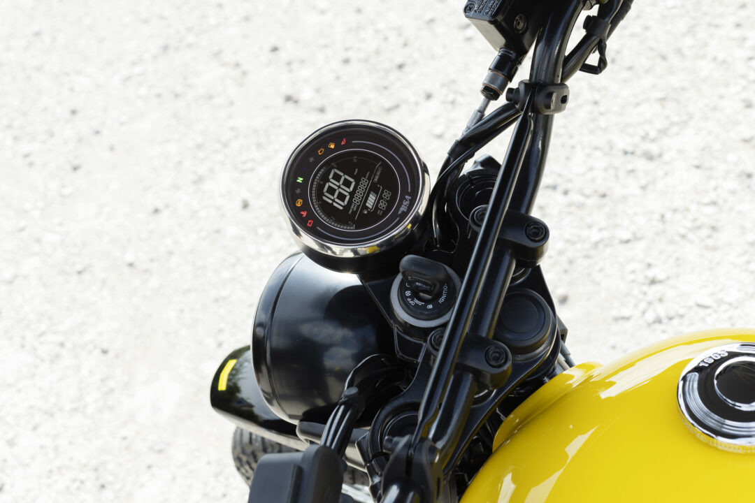 BSA_Scrambler_650 dash