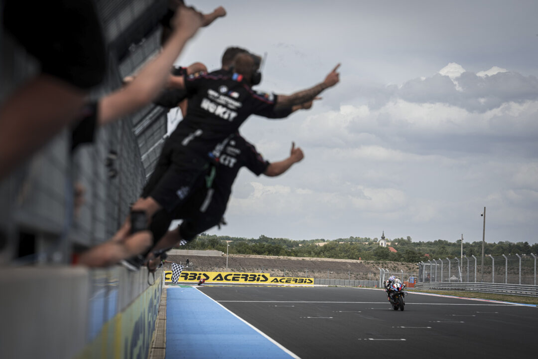 BMW WSBK Toprak Razgatlioglu Rokit BMW review test track action