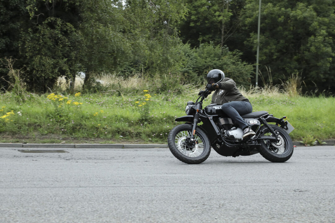 BSA Scrambler 650 action road