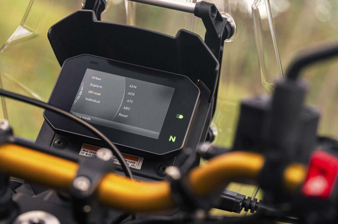 Aprilia Tuareg 660 Rally tft dash