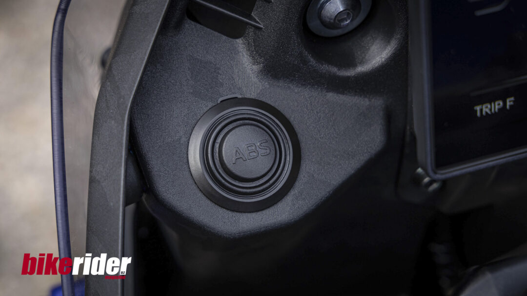 2025 Yamaha Ténéré 700 ABS button