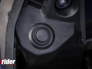 2025 Yamaha T&eacute;n&eacute;r&eacute; 700 ABS button