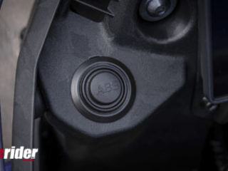 2025 Yamaha T&eacute;n&eacute;r&eacute; 700 ABS button