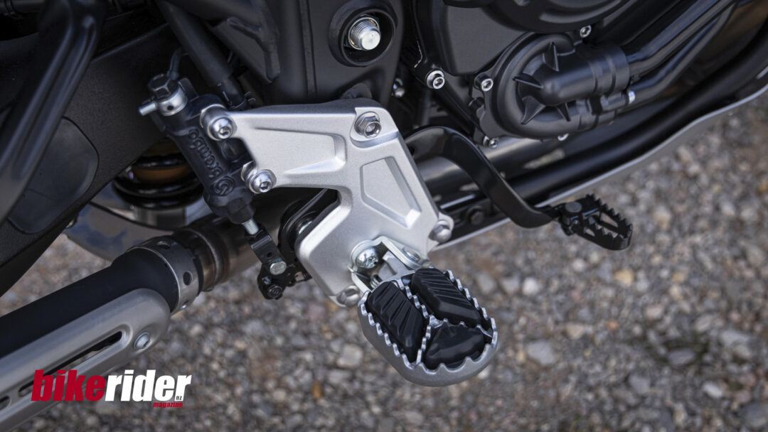 2025 Yamaha Ténéré 700 new footpegs