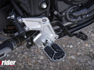2025 Yamaha T&eacute;n&eacute;r&eacute; 700 new footpegs