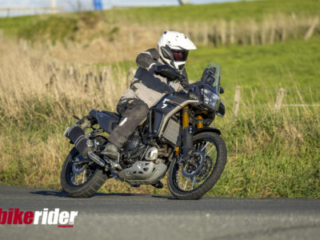 2025 Yamaha T&eacute;n&eacute;r&eacute; 700 road action