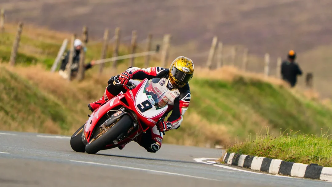 Classic tt-formula1-rob-hodson-bungalow-2025