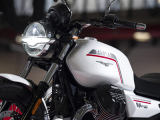 Moto Guzzi V7-Special_2025 headlight