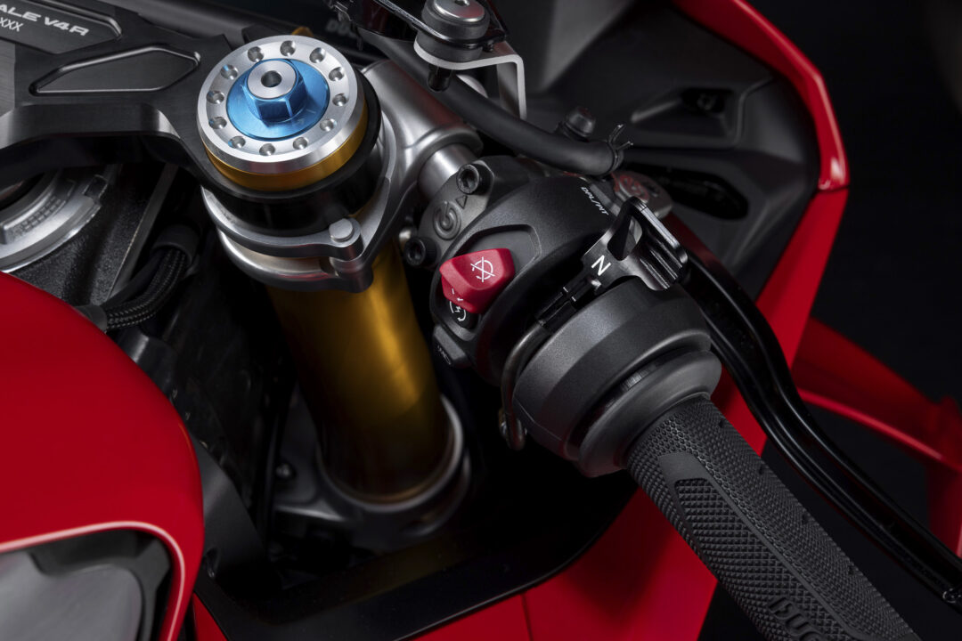 MY26_PANIGALE_V4R action studio starter neutral button
