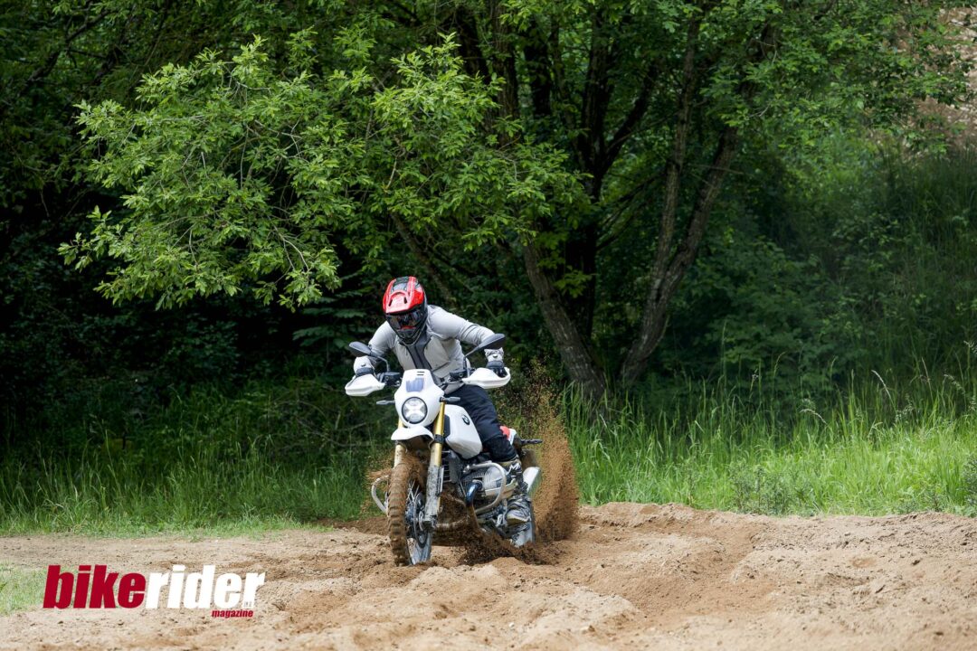 BMW_R12GS action