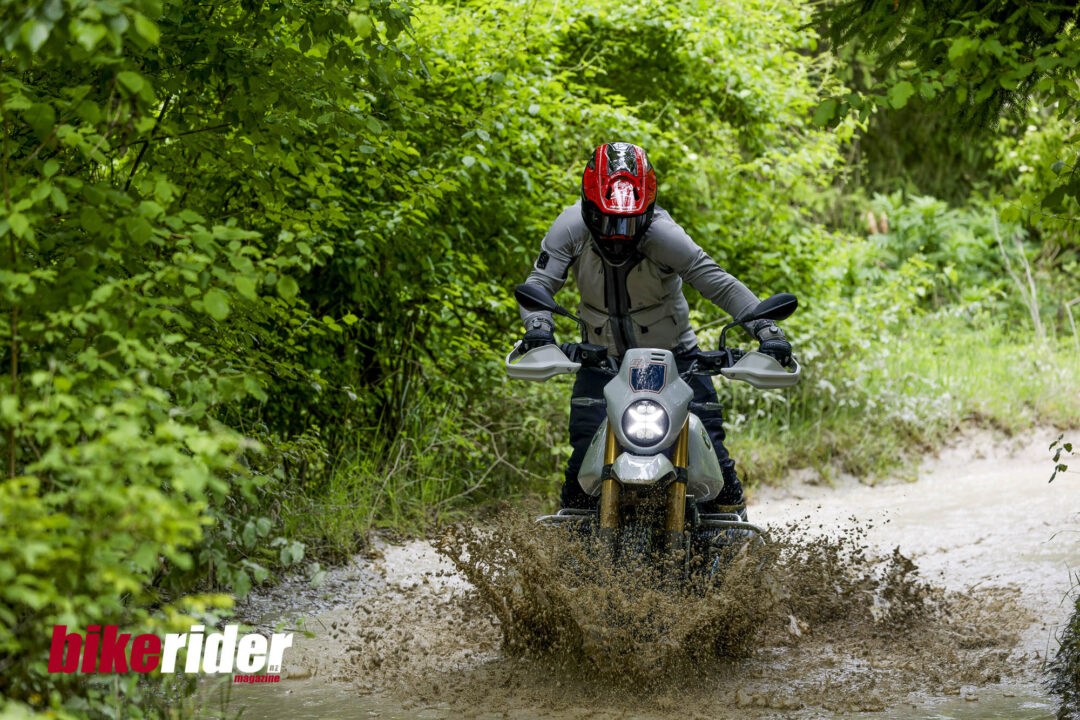 BMW_R12GS action