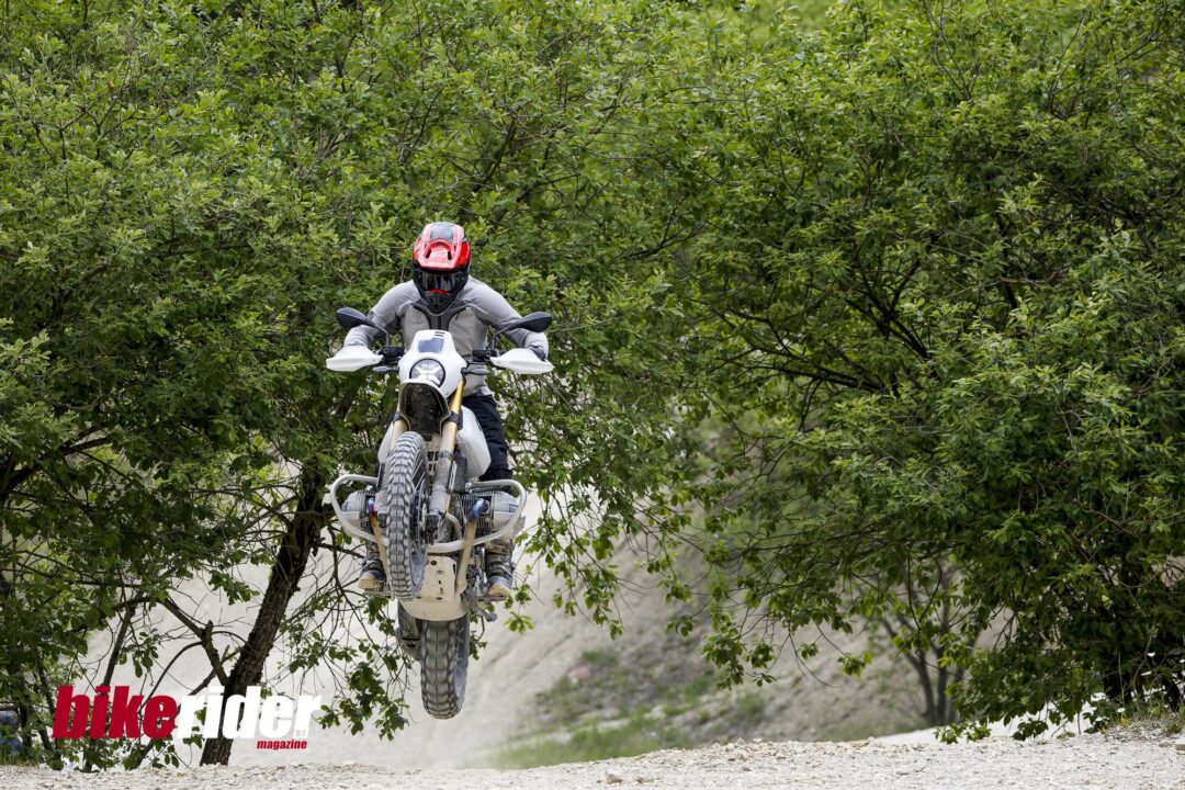 BMW_R12GS action