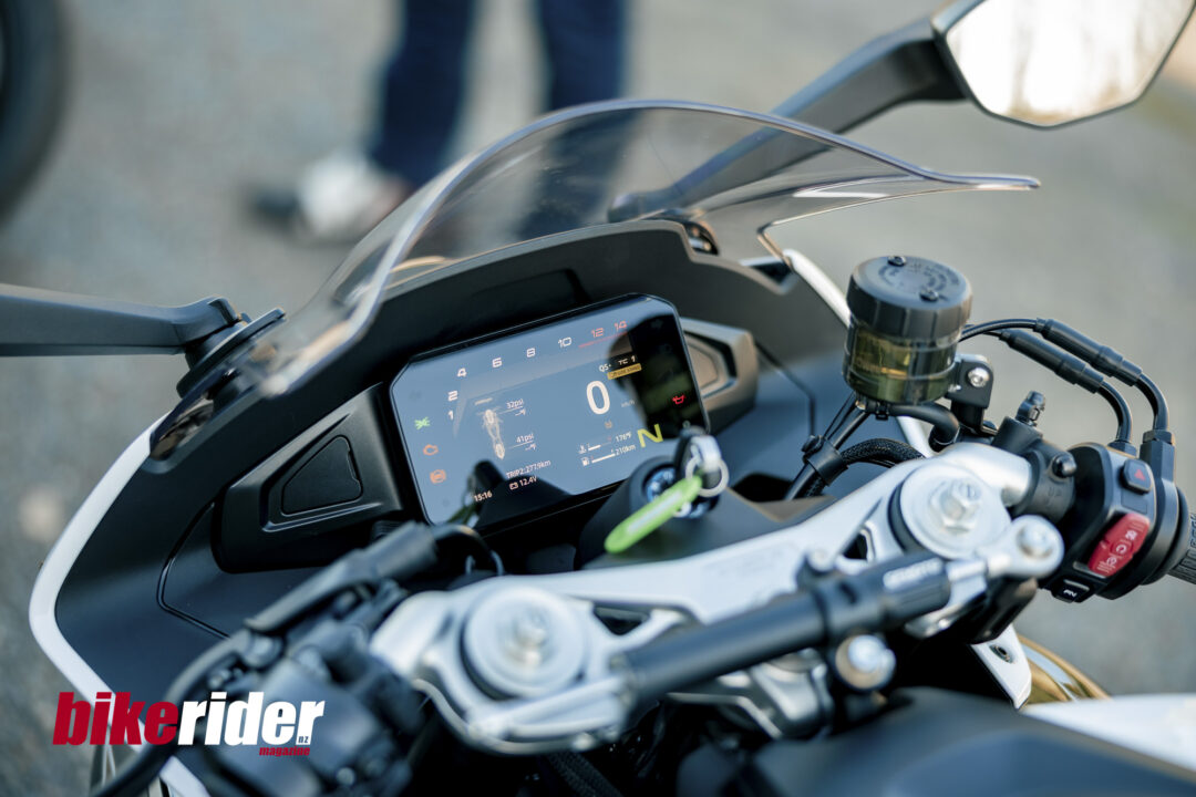 CFMoto 675SR-S review TFT dash