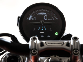 Triumph-Speed-Twin-1200-Clocks