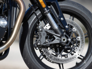 Triumph_Speed_Twin_1200 brakes
